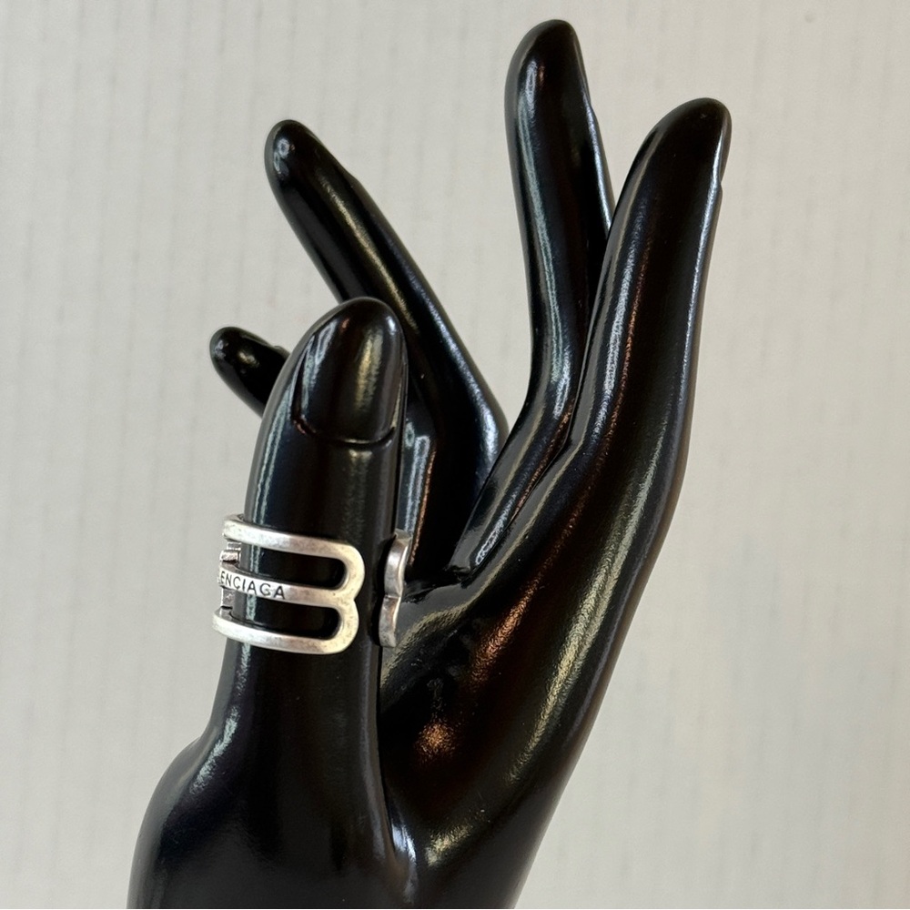 Modern Silver-Tone Statement Ring | Multi-Band Ar… - image 4